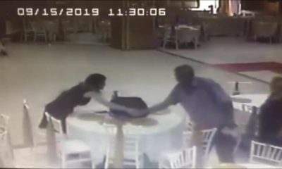 ARACININ ÜZERİNDE UNUTTUĞU ALTIN DOLU ÇANTA YOLA DÜŞTÜ!.