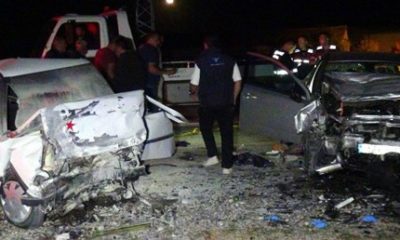 OTOMOBİLLER KAFA KAFAYA ÇARPIŞTI!. ÖLÜ VE YARALILAR VAR!..