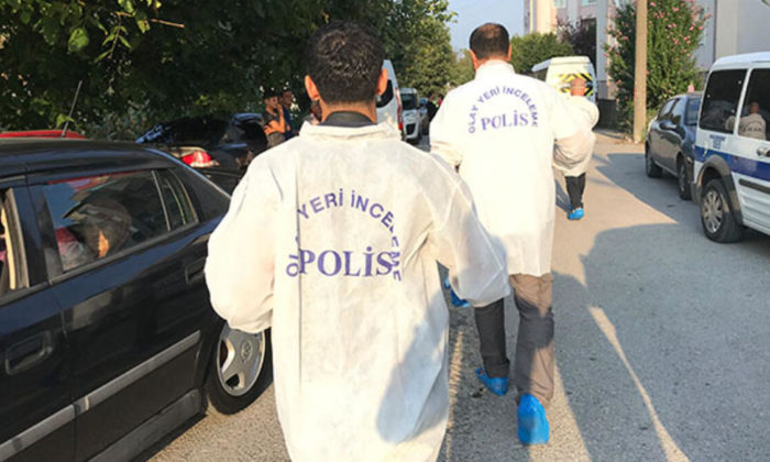 CANİ EVLAT BABASINI KESERLE ÖLDÜRDÜ!..