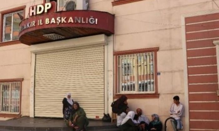 AİLELER ÇOCUKLARINI GERİ İSTİYOR!. HDP KEPENKLERİ İNDİRDİ!..