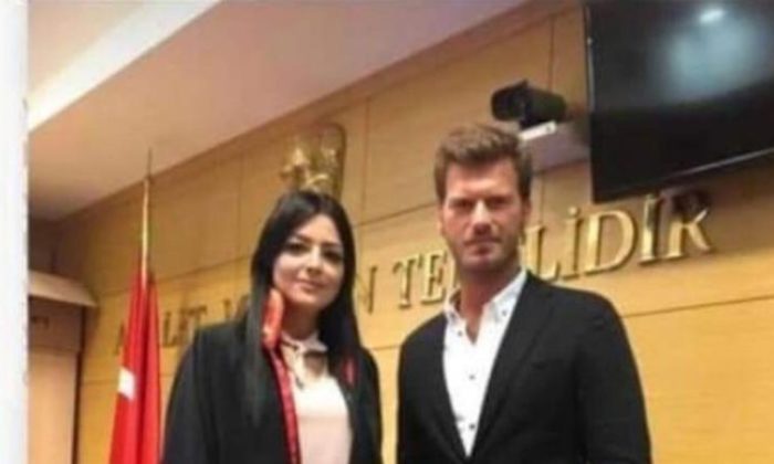 KIVANÇ TATLITUĞ İLE HATIRA FOTOĞRAFI ÇEKTİREN HAKİM SORUŞTURMA AÇILINCA MAZERET İZNİNE ÇIKTI!.