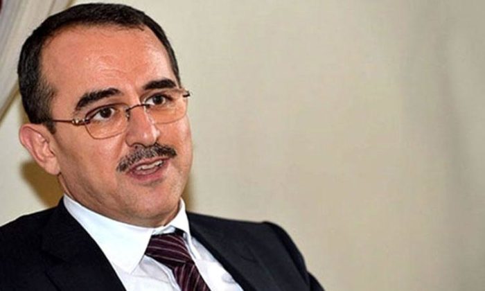 ESKİ ADALET BAKANI ERGİN FETÖ’CÜ HAKİMİ YERE GÖĞE SIĞDIRAMADI!.