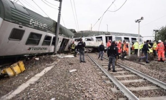 KORKUNÇ TREN KAZASI! ÇOK SAYIDA ÖLÜ VAR!..
