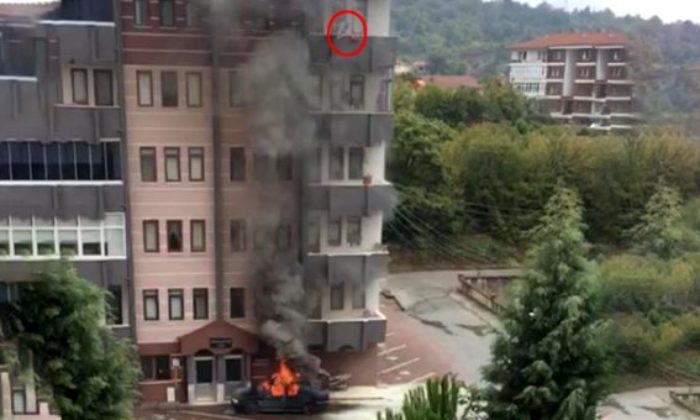 BURASI TÜRKİYE! YANGINA BALKONDAN MÜDAHALE ETTİLER!.