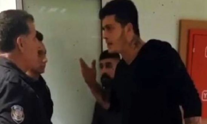 POLİSLERE KAFA TUTAN İKİ ZÜPPE TUTUKLANDI!.