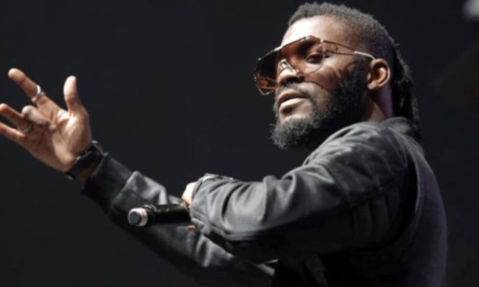 HAYATINI KAYBEDEN ÜNLÜ DJ’İN MEZARINI AÇIP, KIYAFETİNİ ÇIKARIP FOTOĞRAF ÇEKTİRDİLER!.