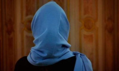 BAŞÖRTÜLÜ KADIN YOLDA YÜRÜRKEN DARBEDİLDİ!..