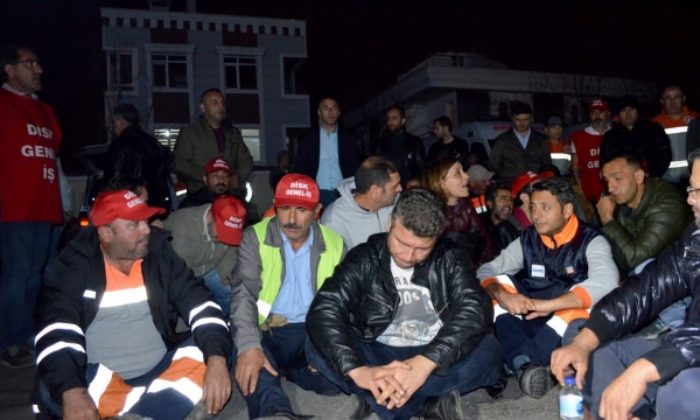 CHP’Lİ BELEDİYE İŞÇİLER MAAŞLARINI ALAMAYINCA ORTALIK ÇÖPTEN GEÇİLMEZ OLDU!.