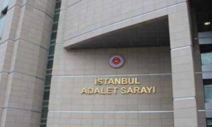 KADIN AVUKATIN ETEK ALTI FOTOĞRAFINI ÇEKMEYE KALKAN SAPIK KATİP TUTUKLANDI!.