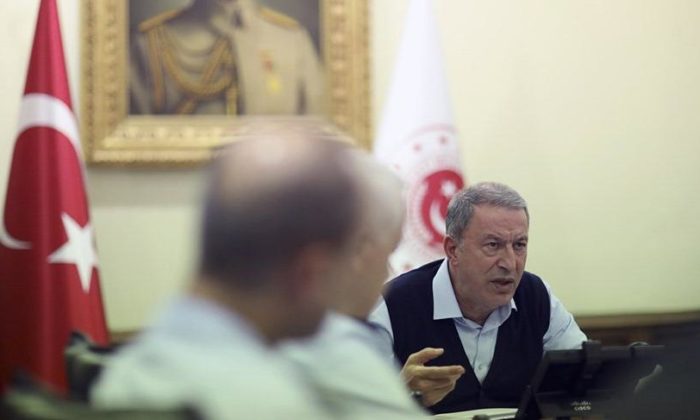 BAKAN AKAR’DAN ART ARDA KRİTİK TELEFON GÖRÜŞMELERİ!.