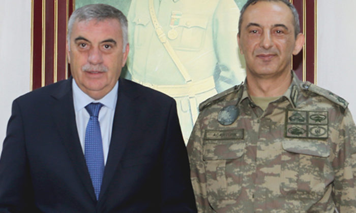 FETÖ’NÜN KUMPAS KURUP 20 AY HAPSE ATTIRDIĞI KOMUTAN FIRAT’IN DOĞUSUNA İLK GİREN İSİM OLDU!.