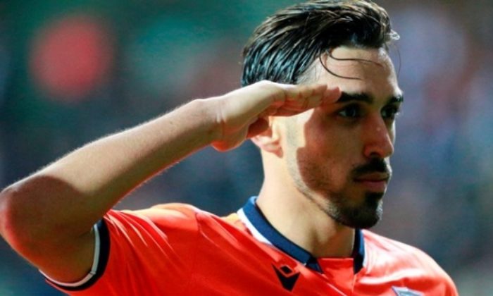 BÜTÜN TAKIM ASKER SELAMINA DURDU, UEFA SADECE ONA CEZA VERDİ!.