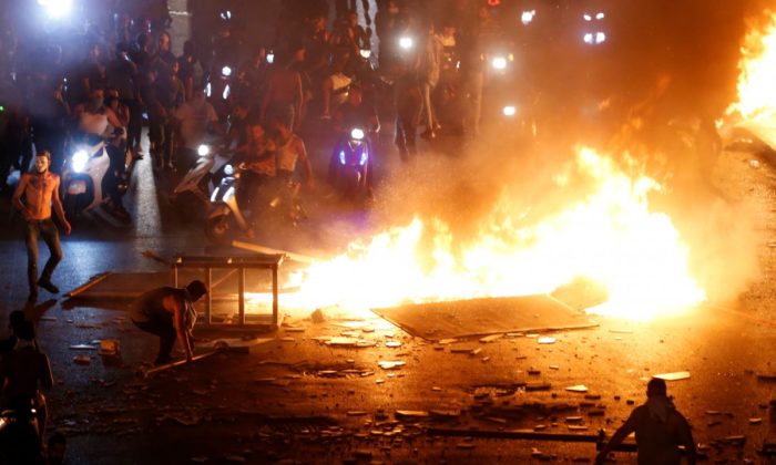 LÜBNAN’DAKİ WHATSAPP ATEŞİ BÜYÜYOR!.