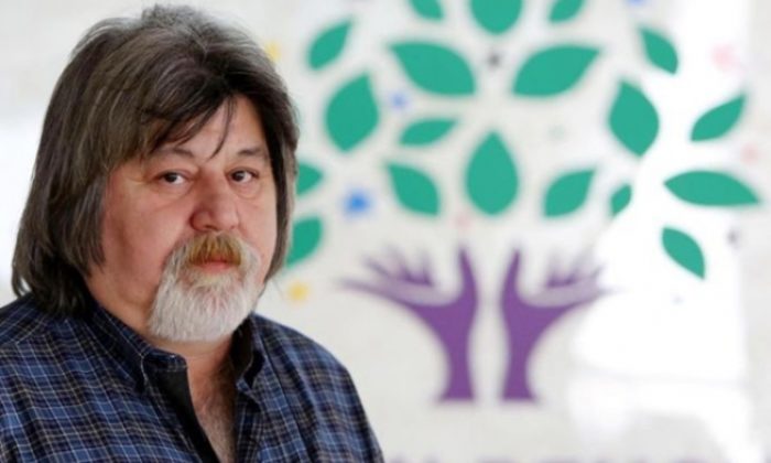 TERÖR DESTEKÇİLİĞİ YAPAN ŞU VATAN HAİNİ ŞEREFSİZLERİ ATIN VATANDAŞLIKTAN!.