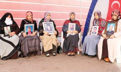 DİYARBAKIRLI ANNELER: “DEVLETİMİZ HDP’LİLERE VERİLEN MAAŞLARI KESSİN! PKK VE PYD DENİLEN LANETLİLER YERİN DİBİNE BATSIN!.”