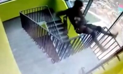 TEK ELİYLE MERDİVEN TIRMANAN DAĞCI DENGESİNİ KAYBEDİP BOŞLUĞA DÜŞTÜ!.