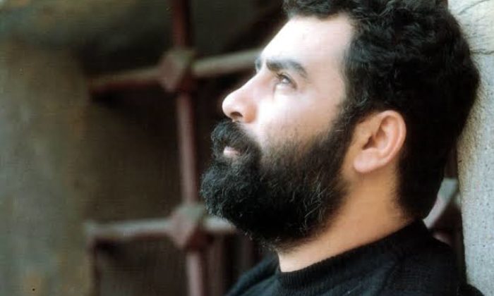 SAZININ TELİ SÜRGÜNDE KOPAN ADAM!.