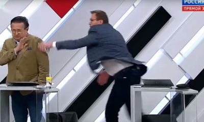 AMERİKALI GAZETECİYE CANLI YAYINDA SALDIRI!.