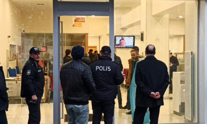 Bursa’da büyük panik!. Bankayı soydu, bomba bırakıp kaçtı!.