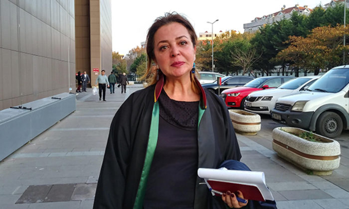 Eski hakim psikopat oğlunu aklamak için şiddet gören kadınları topa tuttu!.