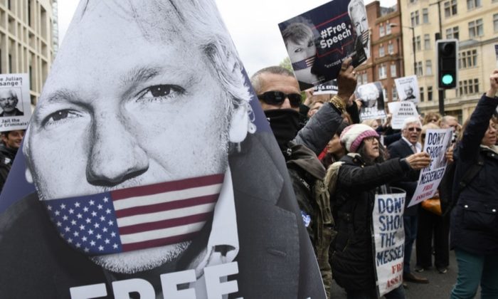 Julian Assange: “Burada yavaş yavaş ölüyorum!.”
