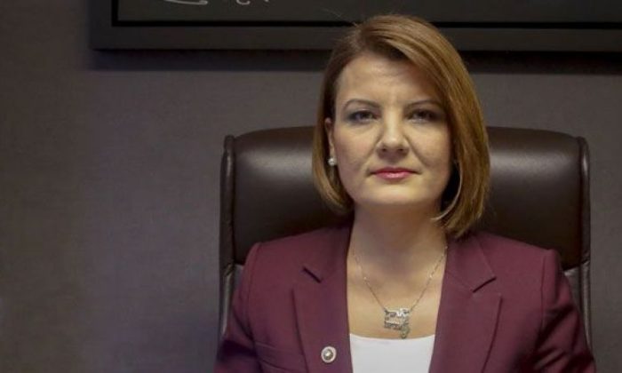 Camii’ye ayakkabılarıyla giren CHP’li Başkandan bir skandal daha!. Yoksullara verilen yardımları kesti!.