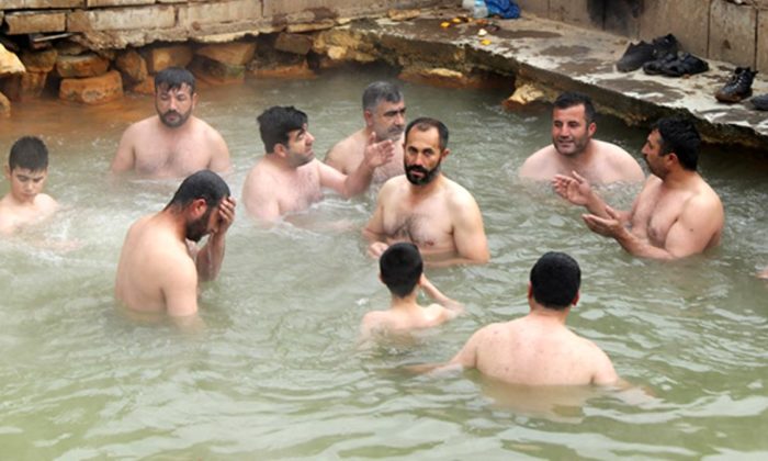 Romatizma, bel fıtığı, sinüzit!. Ağrısı olanlar oraya akın ediyor!.