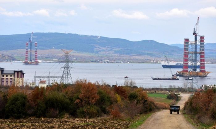 1915 Çanakkale Köprüsü’nde kırmızı beyaz kuleler görünmeye başladı!.