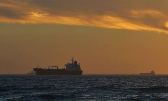 Nijerya açıklarında Yunan tankerine saldırı: 19 mürettebat kaçırıldı!.