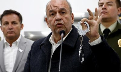 Boliyva’da Hükümet Bakanı Murillo, Morales’e kelepçe gösterdi!.