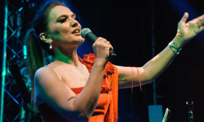 Demet Akalın’dan depremzedeler için bot ve mont yardımı…