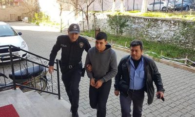 Sokak ortasında annesini bıçaklayan zanlı tutuklandı!.