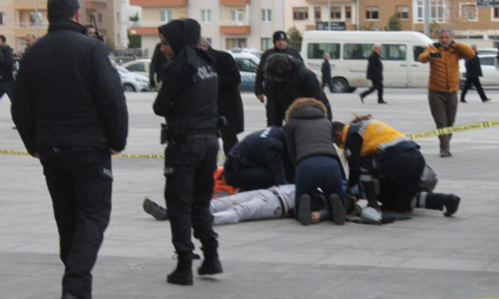 Adliye önünde dehşet!. Avukat oğlunun eski müvekkilini öldürdü…