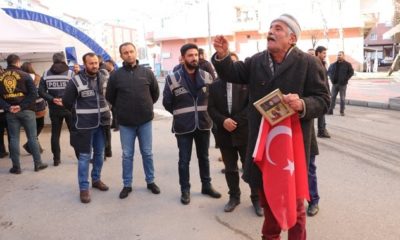 Evlat nöbetinde ki babadan HDP’ye Türk Bayraklı tepki…