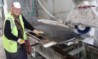 Hamidiye anne, oğluna destek olmak için mermer ustası oldu!.