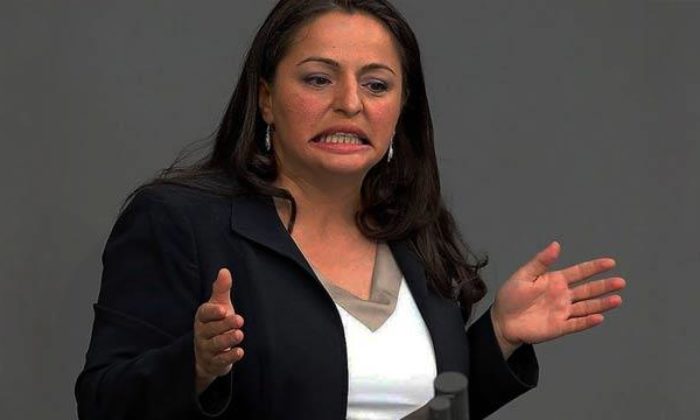 Türk asıllı Alman siyasetçi Sevim Dağdelen yine Türkiye’yi hedef alıp kuduz köpek gibi Erdoğan’a saldırdı!.