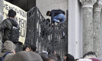 Valilik İstanbul Üniversitesi’nde öğrenciyi darp eden polisin görevden alındığını açıkladı!.