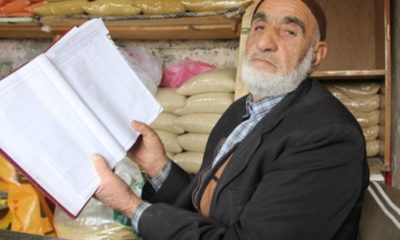 Robin Hood Diyarbakır’da! 12 bin 500 liralık veresiye defterini kapattı!. (video haber)
