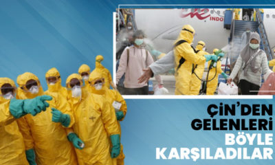 Endonezya Çin’den gelen tüm yolcuları sprey sıkarak karşıladı!.