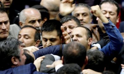 CHP Kongresinde yine kıyamet koptu!. Çevik Kuvvet polisleri müdahale etmek zorunda kaldı!.