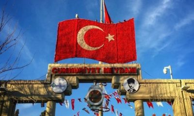 CHP’li belediye, tarihi meydandan ”Cumhuriyet” adını kaldırdı!.