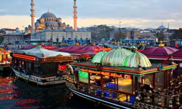 Eminönü’ndeki tarihi balıkçı tekneleri hakkındaki tahliye kararları kaldırıldı!.