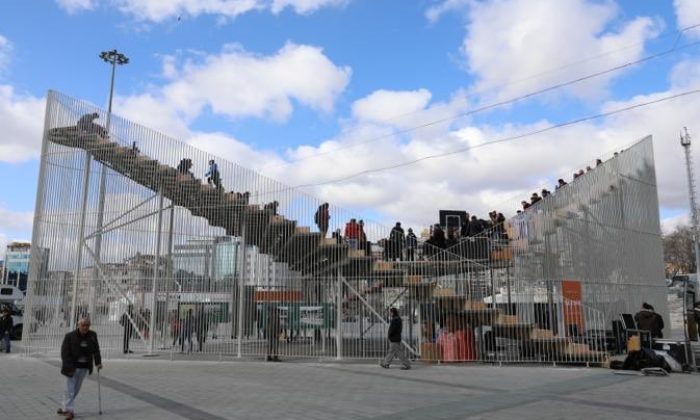 İmamoğlu’nun Taksim’de 652 bin TL’ye yaptırdığı “Kavuşma Durağı” CHP’li seçmenleri çileden çıkardı!.