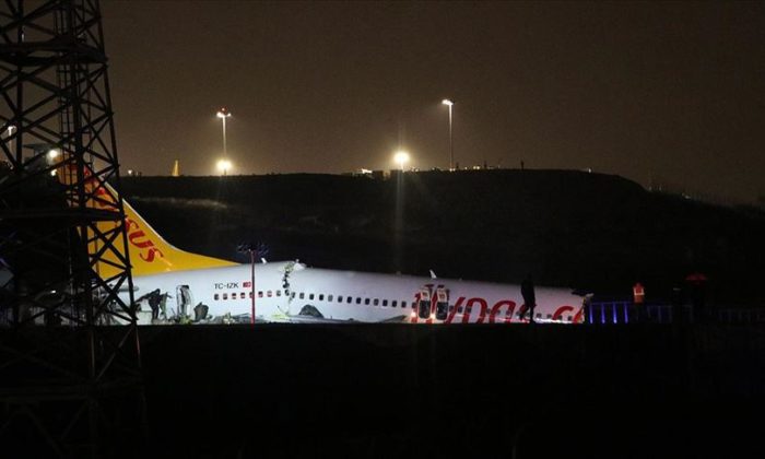 Pistten çıkıp kaza yapan Pegasus uçağındaki iki pilotun durumu ağır!.