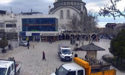 Yaşlılar coronaya aldırış etmeyince banklar söküldü!.