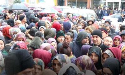 Koronavirüs uyarılarını dikkate almadılar!. İndirimi duyan koştu!.