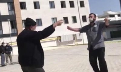 Umreciler, karantinanın bitmesine 2 gün kalınca oynayarak kutlama yaptı!.
