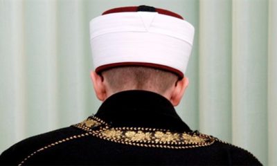 Facebook üzerinden canlı yayınla Cuma Namazı kıldırdı..