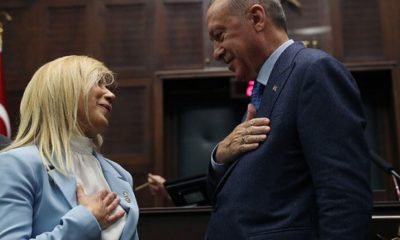 İYİ Parti’den AK Parti’ye geçen Tuba Vural Çokal’ın rozetini Başkan Erdoğan taktı!.