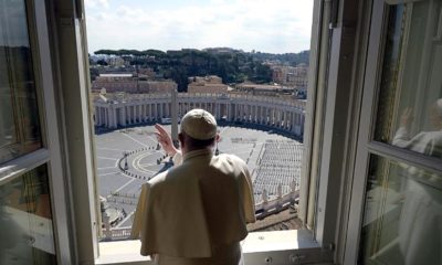 Papa Francis boş meydanı kutsadı!.